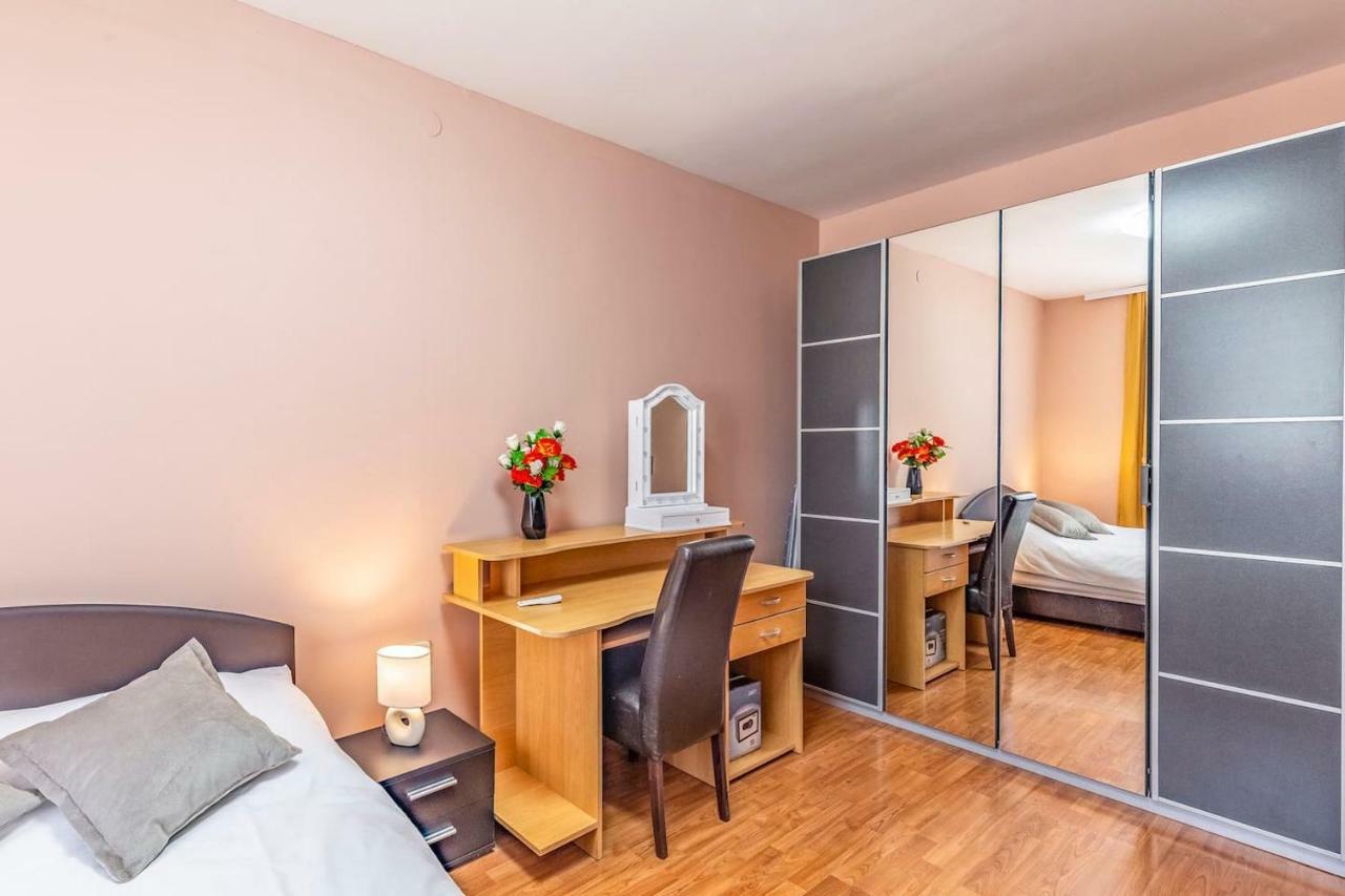 All Seasons Apartment Pula Luaran gambar