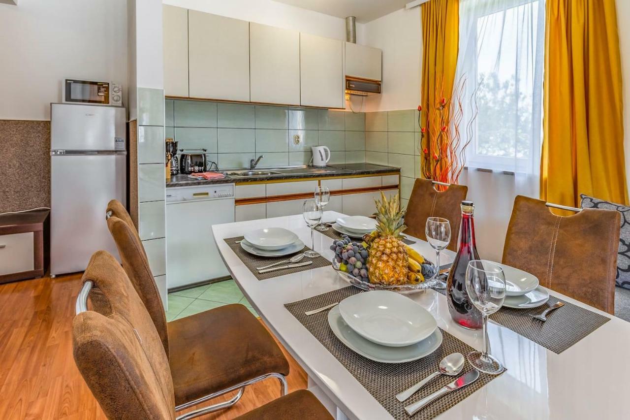All Seasons Apartment Pula Luaran gambar