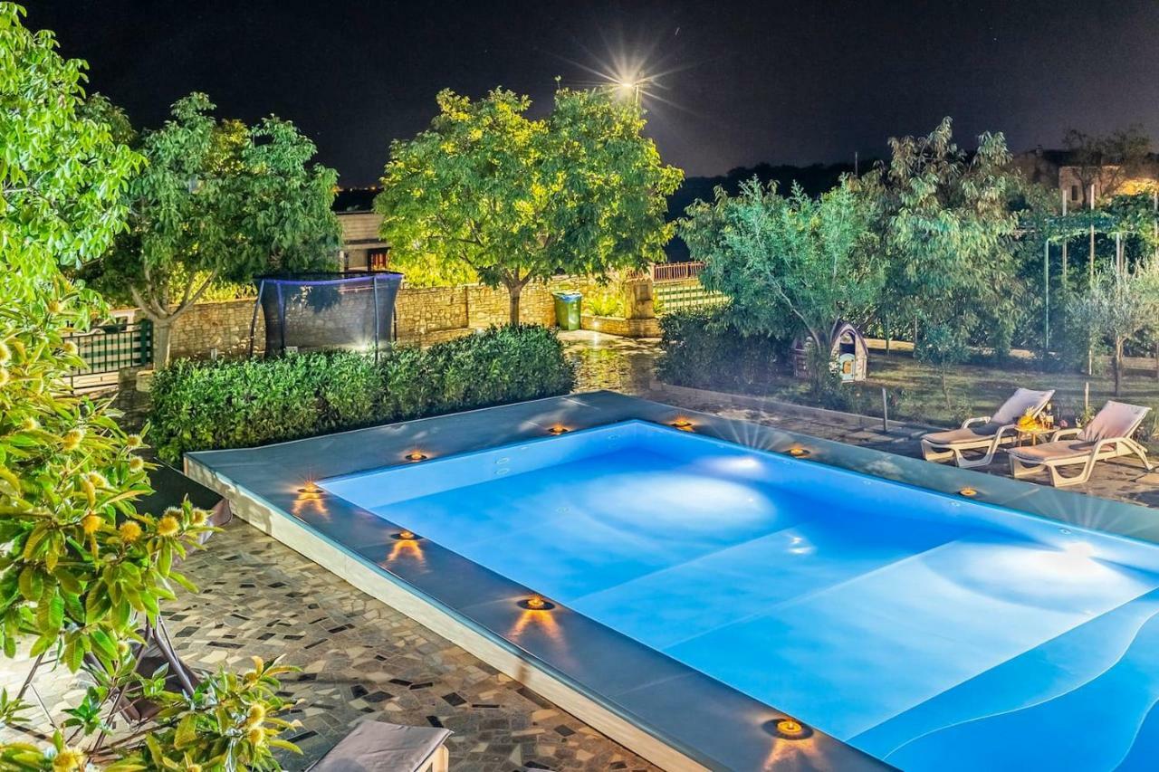 All Seasons Apartment Pula Luaran gambar