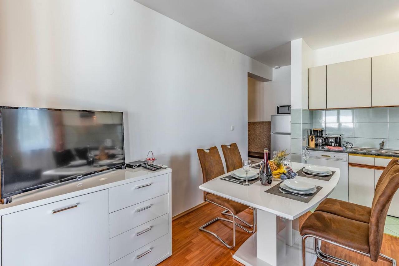 All Seasons Apartment Pula Luaran gambar
