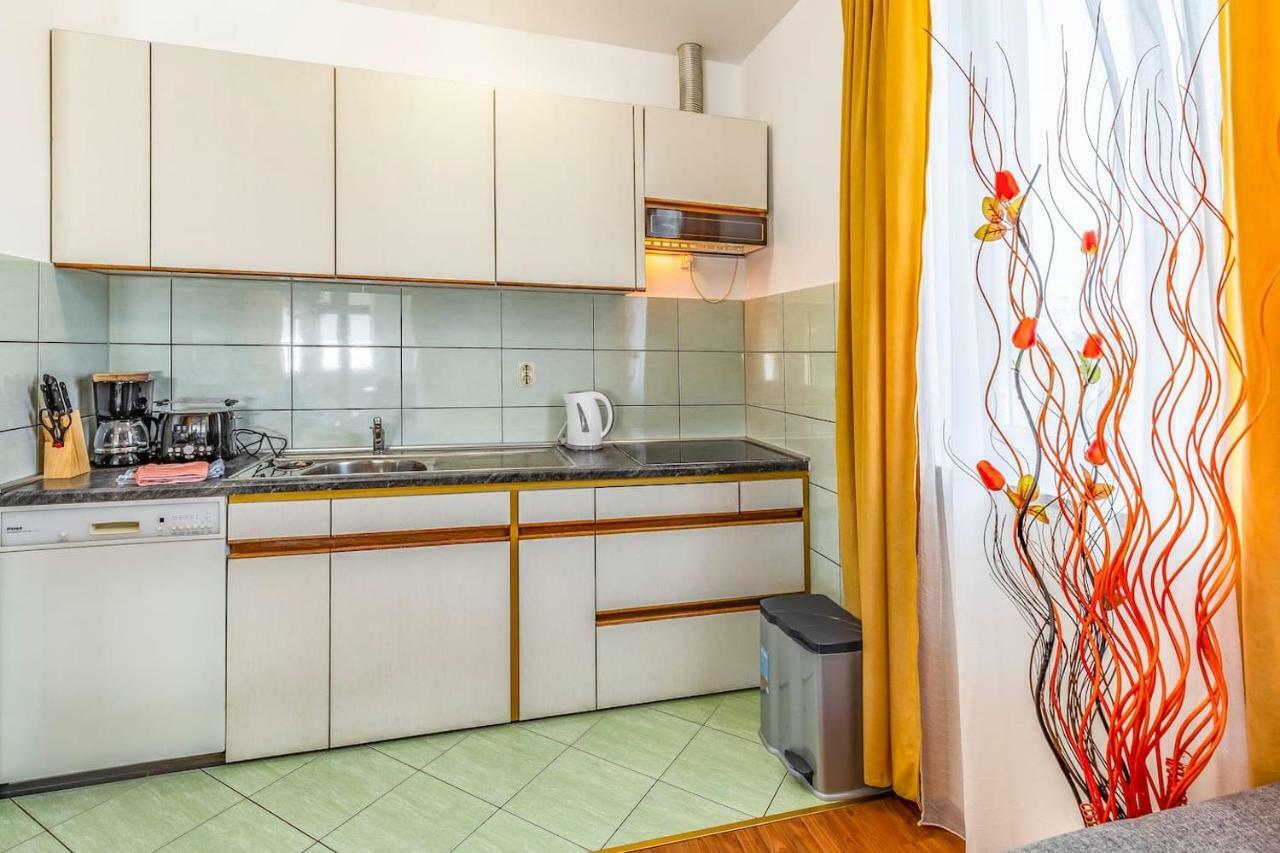 All Seasons Apartment Pula Luaran gambar