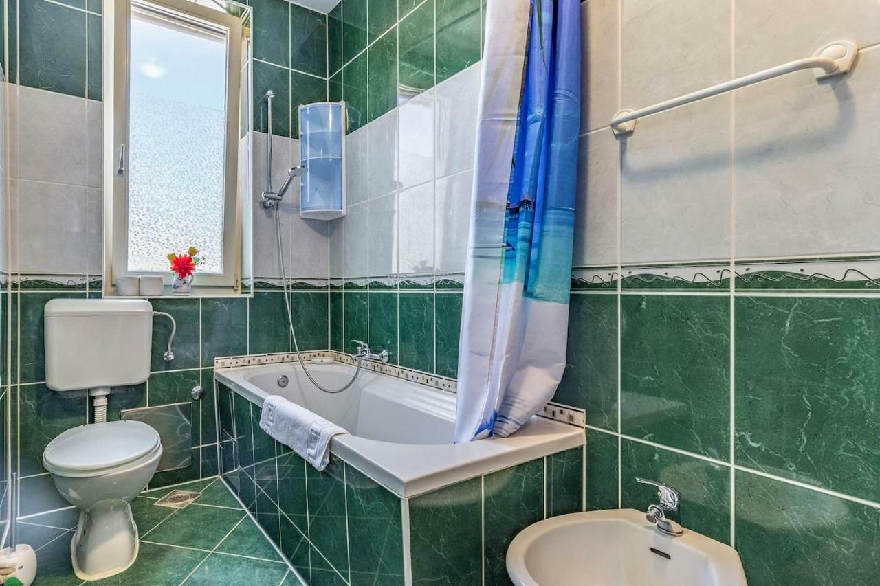 All Seasons Apartment Pula Luaran gambar