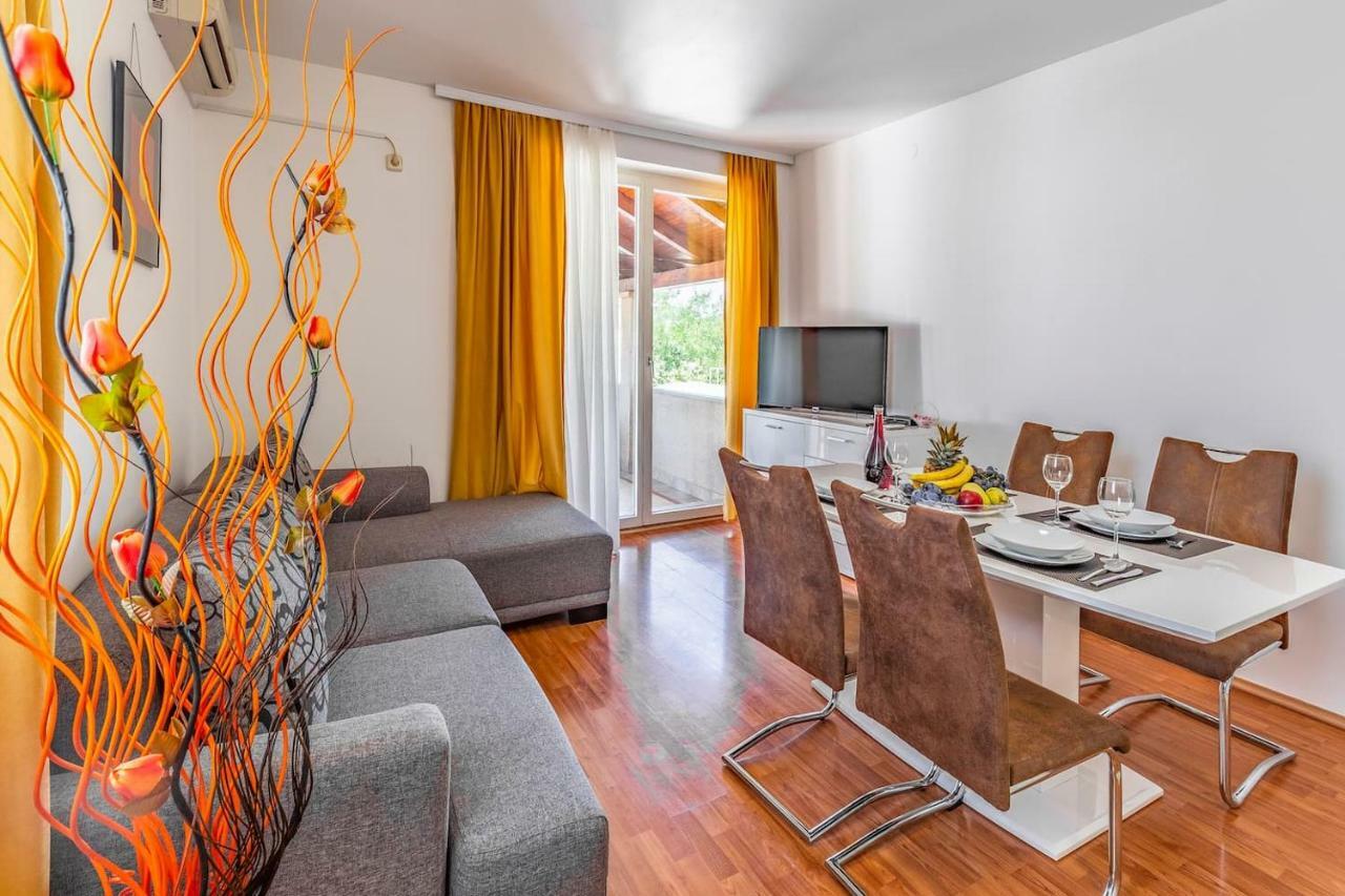All Seasons Apartment Pula Luaran gambar